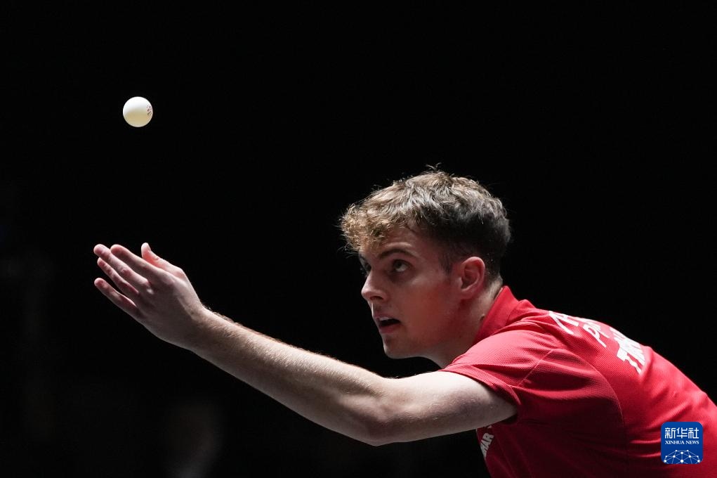 与竞争之间 与竞争之间